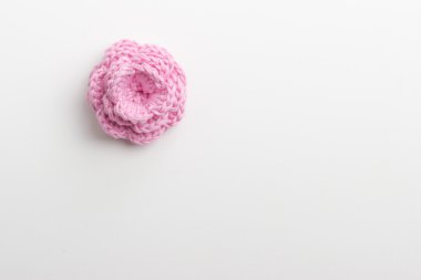 renkli çiçekler ve iplik yapılan yonca yaprağı