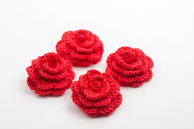 renkli çiçekler ve iplik yapılan yonca yaprağı