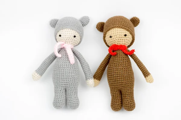 Kahverengi ayıcık, onun boynuna bir eşarp ile oyuncak kroşe ve