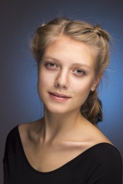 güzel genç sarışın kız