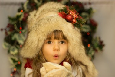 Kız kürk şapka Noel çelenk