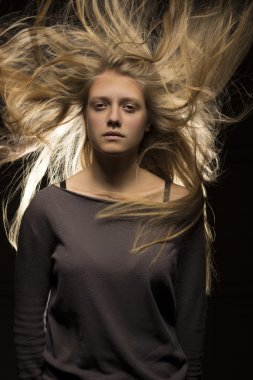 güzel genç sarışın kız