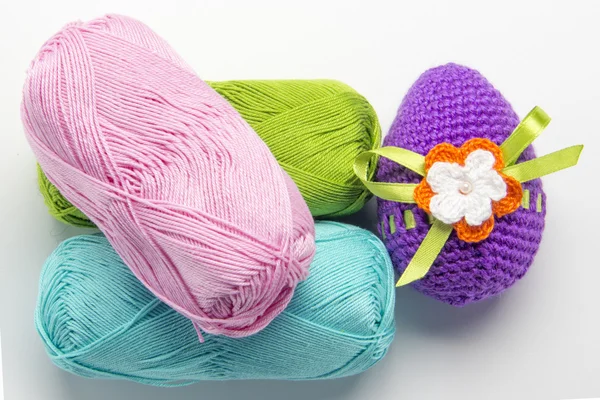 Easter egg made from yarn — Stock Photo, Image