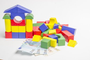 Tahta bloklar, ağaçlar, euro para, mod ahşap resimler evi