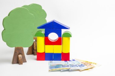 Tahta bloklar, ağaçlar, euro para, mod ahşap resimler evi