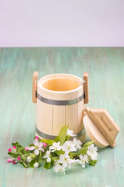 Wooden tub, apple blossom, cherry blossom, mint, forget-me-not a — Stock Photo, Image