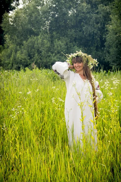 Young girl in the Ukrainian embroidered shirt, with a wreath of — Stock Photo, Image