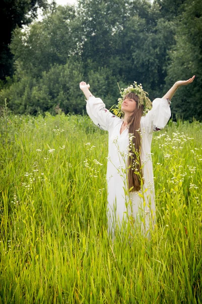 Young girl in the Ukrainian embroidered shirt, with a wreath of — Stock Photo, Image