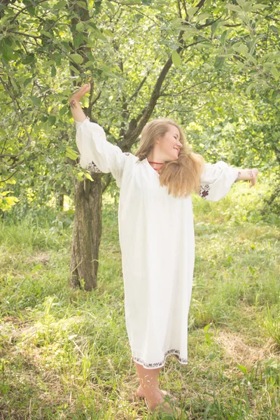 Young girl, Ukrainian national costume, standing barefoot on the — Stock Photo, Image