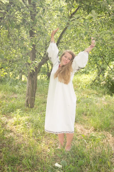 Young girl, Ukrainian national costume, standing barefoot on the — Stock Photo, Image