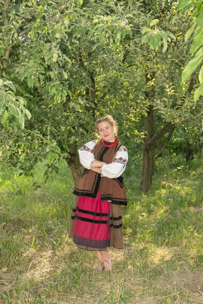 Young girl, Ukrainian national costume, standing barefoot on the — Stock Photo, Image