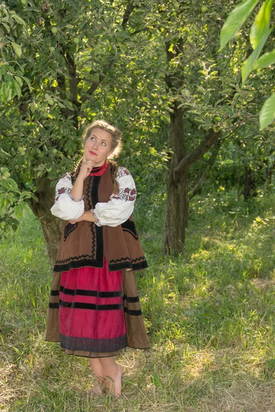 Young girl, Ukrainian national costume, standing barefoot on the — Stock Photo, Image