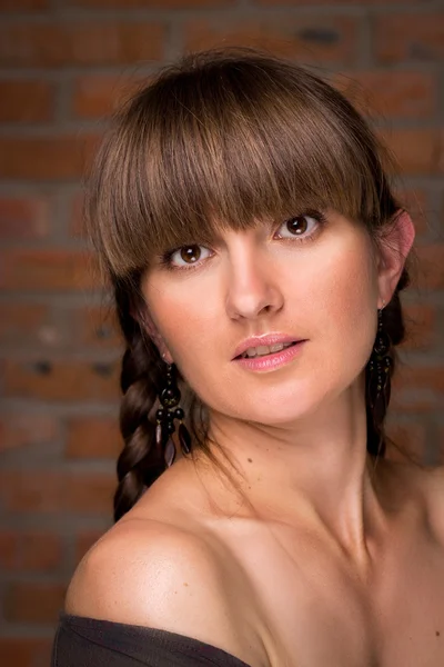 Young sexy brunette girl with long hair, brown eyes, portrait on — Stock Photo, Image