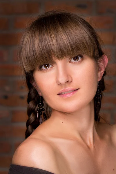 Young sexy brunette girl with long hair, brown eyes, portrait on — Stock Photo, Image