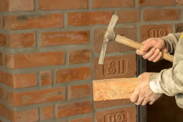 Men's hands are kept carved brick on brick wall background, man' — Stock fotografie