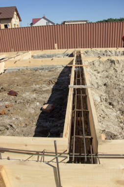 building foundations, reinforcement, concrete rubble, wooden for
