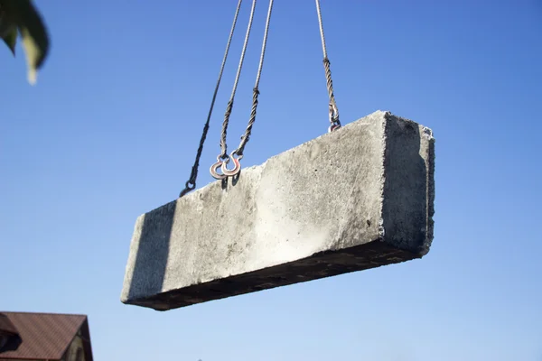 Building foundations, reinforcement, concrete, rubble, on hooks — Stockfoto