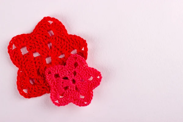 Red star, knitted of red thread on white background — Stock Photo, Image