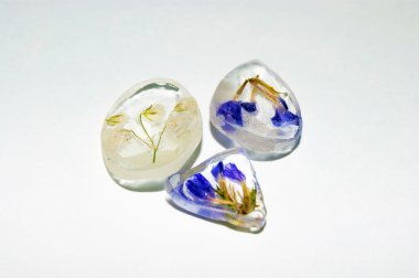 Üç epoksi reçine crystals_1