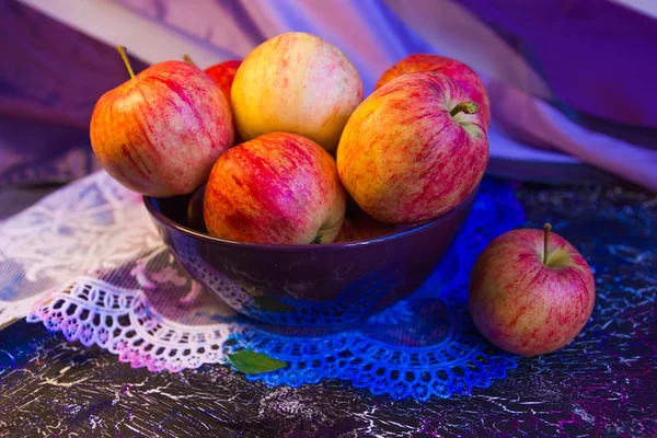 Pink apples in a bowl_1 — Stock Photo, Image