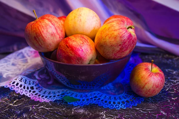 Pink apples in a bowl — Stock Photo, Image