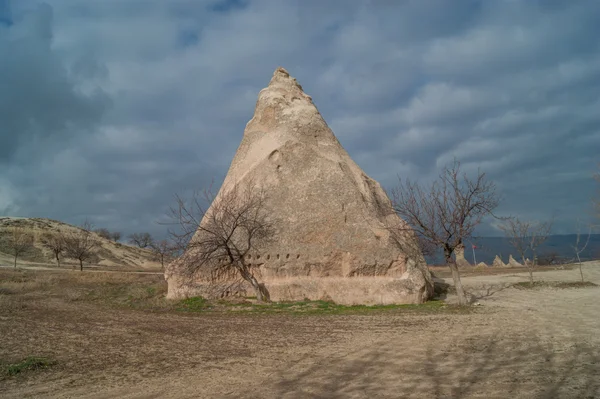 Earthern піраміда в Каппадокії — стокове фото