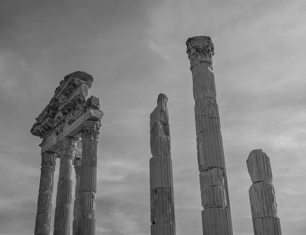Kolumny świątyni Trajana — Zdjęcie stockowe