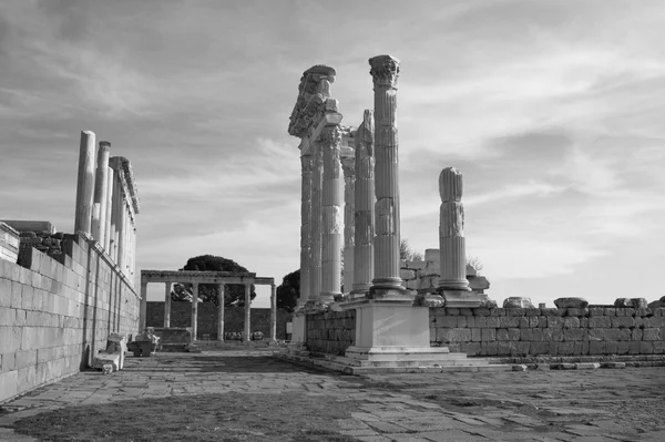 Traianus templom — Stock Fotó