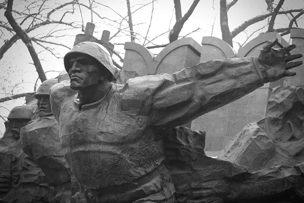 ALMATY, KAZAKHSTAN - 30 de octubre de 2014: Parque de 28 soldados de Panfilov el 30 de octubre de 2014 en Almaty, Kazajstán. Monumento de 28 soldados Panfilov — Foto de Stock