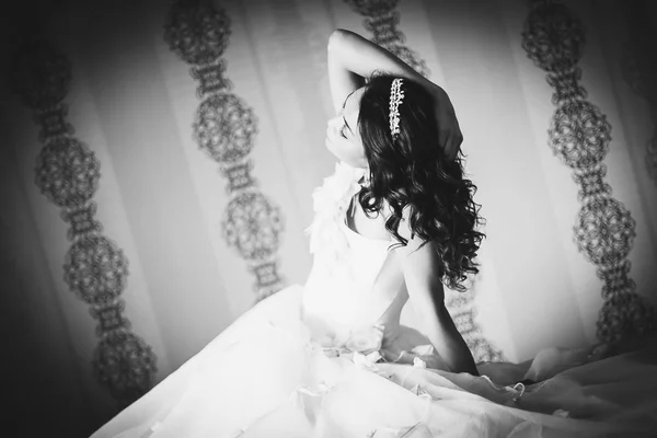 Beautiful asian bride — Stock Photo, Image