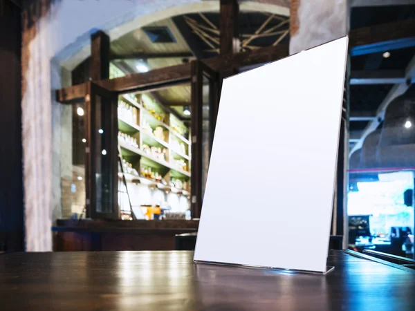 Mock up Menu frame na mesa no bar restaurante café — Fotografia de Stock