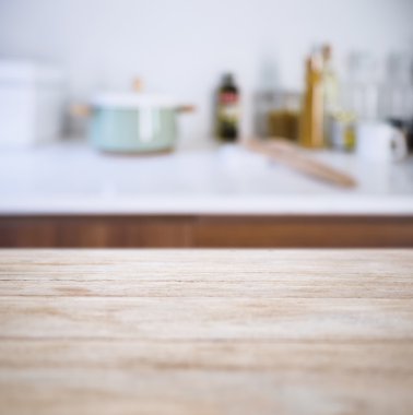 Mutfak arka plan bulanıklık mutfak kiler ile masa üstü