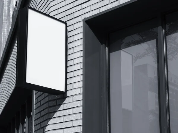 Schild-Shop-Attrappe bis schwarze quadratische Schild-Display außen — Stockfoto