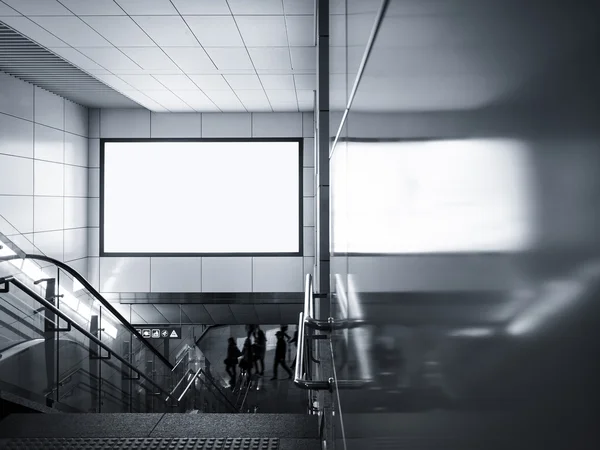 빌보드 배너 빈 간판 미디어 지하철 계단에 표시 — 스톡 사진