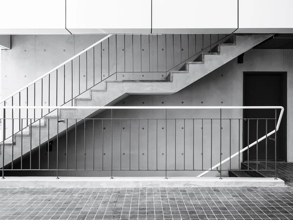 水泥台阶与混凝土墙现代建筑细节 — 图库照片