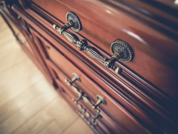 Punho na gaveta de madeira Detalhes do objeto estilo Vintage — Fotografia de Stock