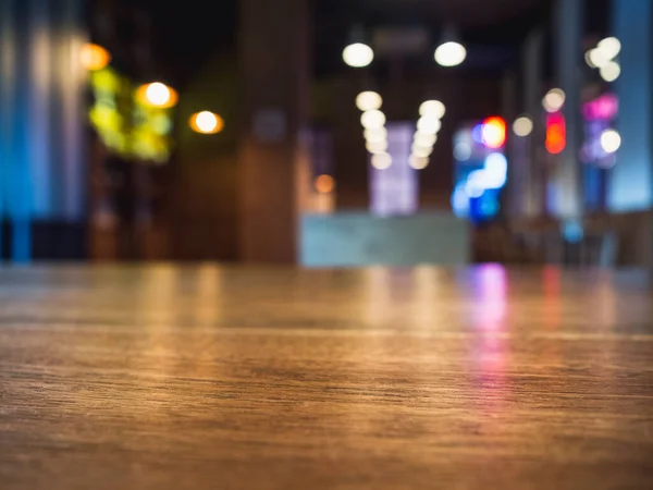 テーブル上カウンターぼかしバーカフェレストランの背景 — ストック写真