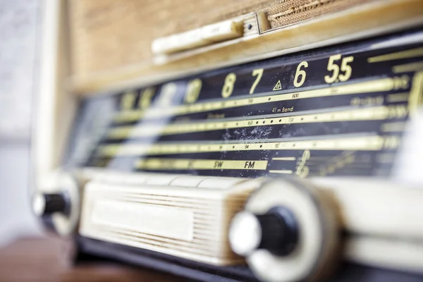 Retro-Radio-Tuner hautnah — Stockfoto