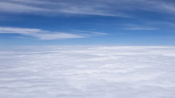 Modré nebe s oblačným pozadím — Stock fotografie