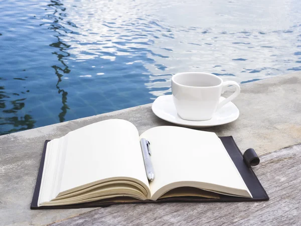 Coffee and Book with Pen by Swimming Pool — Stock Photo, Image