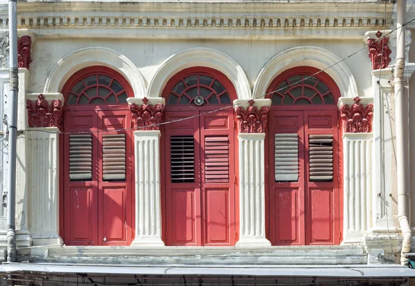 Porta de madeira na parede Vintage Fotos De Bancos De Imagens