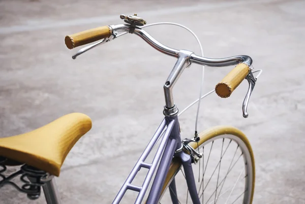 Vintage bicycle dicht omhoog, ecologie vervoer — Stockfoto