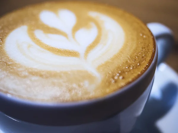 Caffè con decorazione di arte del latte — Foto Stock