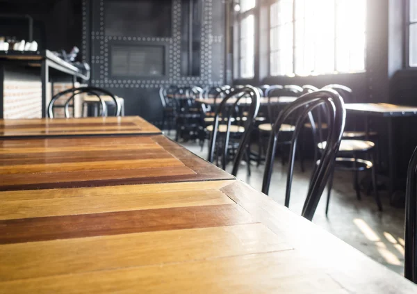 Topo da mesa com Café desfocado Restaurante Interior fundo — Fotografia de Stock