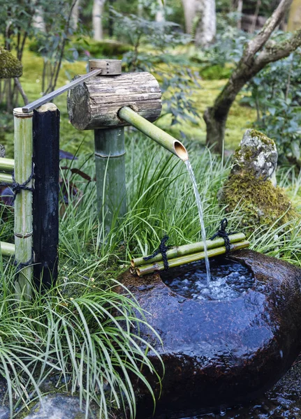 Fontana decorazione giapponese oggetti da giardino — Foto Stock