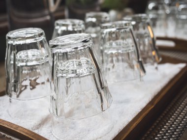 Cam tepsi Restoran Bar nesnesinde boş