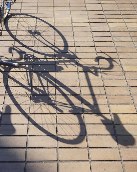 Bicycle wheel shadow Hipster Urban lifestyle — Stock Photo, Image