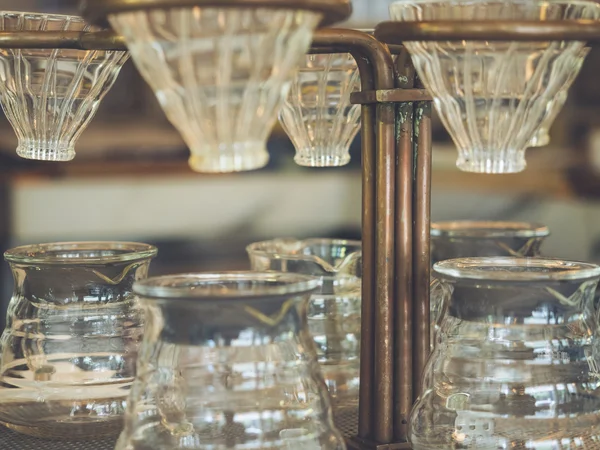 Kits de vidro de café gotejamento de perto — Fotografia de Stock