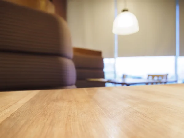 Barre de comptoir de table avec fond de décoration de lumière de sièges de canapé — Photo