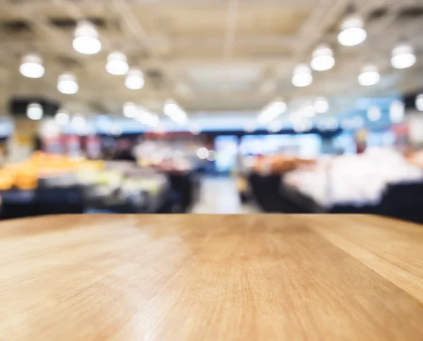 Table top counter Bar with Blurred Supermarket Interior — Stock Photo, Image